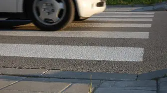 Блъснаха двама пешеходци до хипермаркет в Монтана