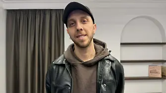 „Не искам да звездея“: Роби за новия албум „Следа“, магията на фолклора и жената до него