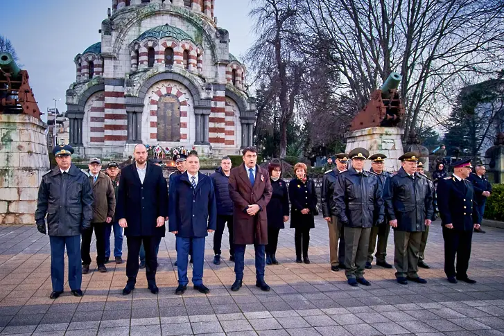 С Тържествена заря - проверка завърши отбелязването на 3-ти март в Плевен/СНИМКИ/