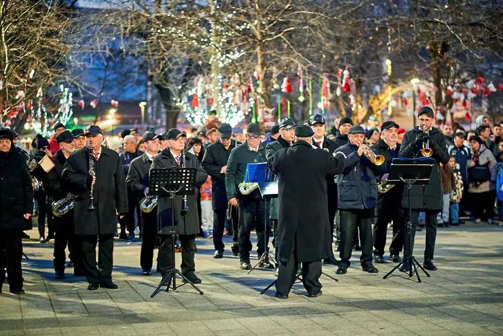 С Тържествена заря - проверка завърши отбелязването на 3-ти март в Плевен/СНИМКИ/