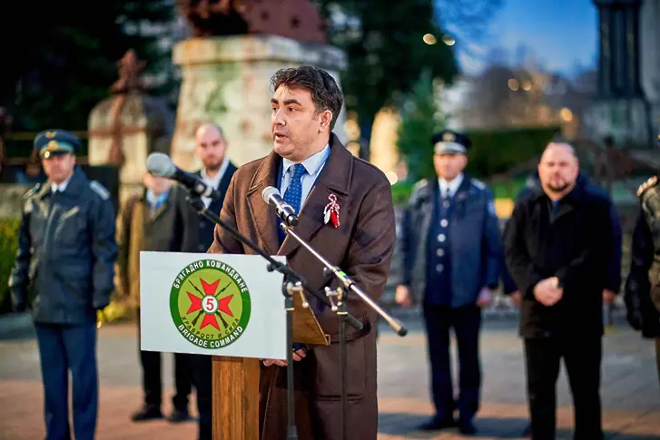 С Тържествена заря - проверка завърши отбелязването на 3-ти март в Плевен/СНИМКИ/