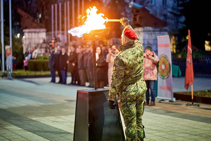 С Тържествена заря - проверка завърши отбелязването на 3-ти март в Плевен/СНИМКИ/