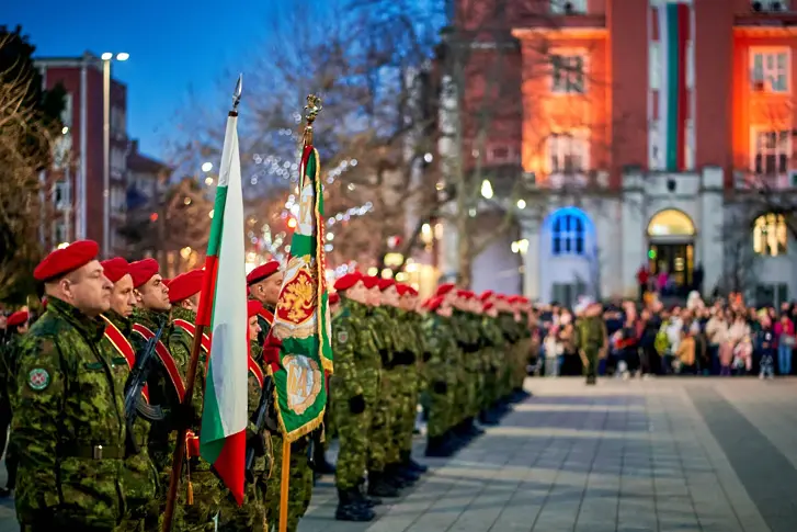 С Тържествена заря - проверка завърши отбелязването на 3-ти март в Плевен/СНИМКИ/