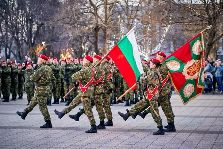С Тържествена заря - проверка завърши отбелязването на 3-ти март в Плевен/СНИМКИ/