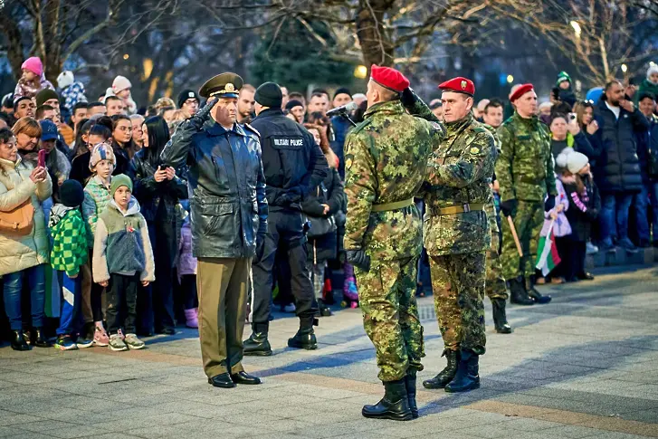 С Тържествена заря - проверка завърши отбелязването на 3-ти март в Плевен/СНИМКИ/