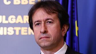 Корман Исмаилов атакува директорите на пощите: Ще им намалим заплатите!