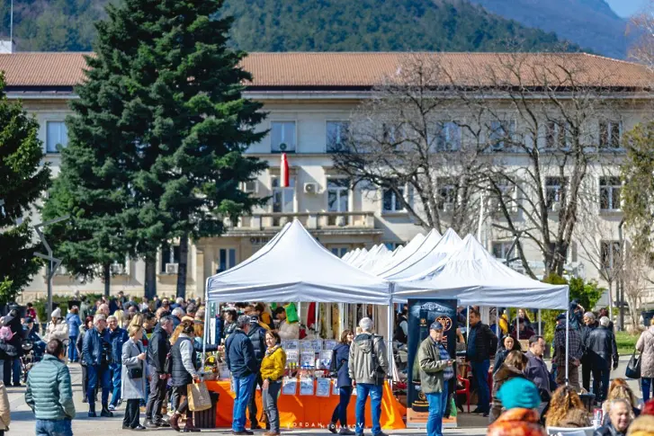 Хайде, на Фермерски пазар във Враца !