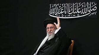 В Иран: Съпругата на Али Хаменей е жива