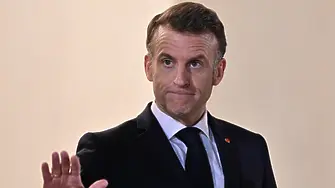 Активисти на „Грийнпийс“ прекъснаха Макрон на срещата на върха по ядрената енергия в Париж