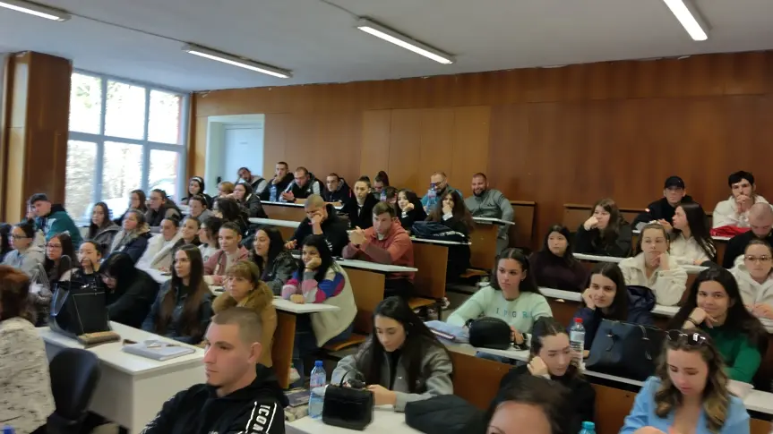 Пълна аула за „Мозайка от миналото на Стара Загора“ – 107 истории събраха студенти и граждани на премиерата на книгата