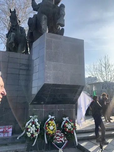 От партия „Възраждане“ – Плевен обновиха паметника „Донски казаци“