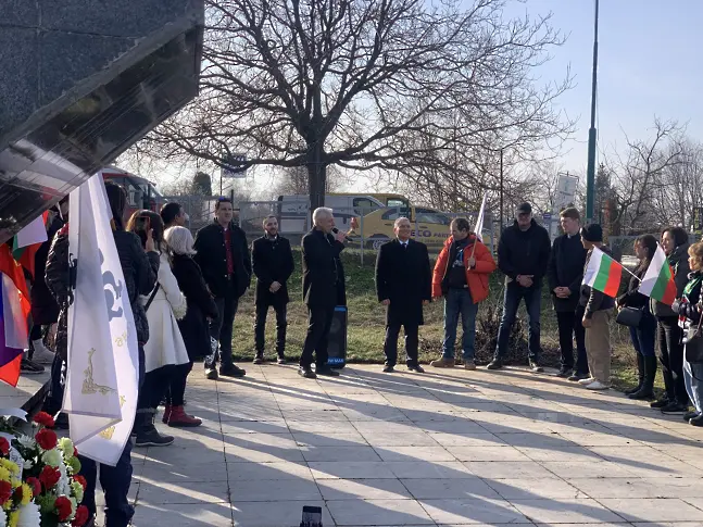 От партия „Възраждане“ – Плевен обновиха паметника „Донски казаци“