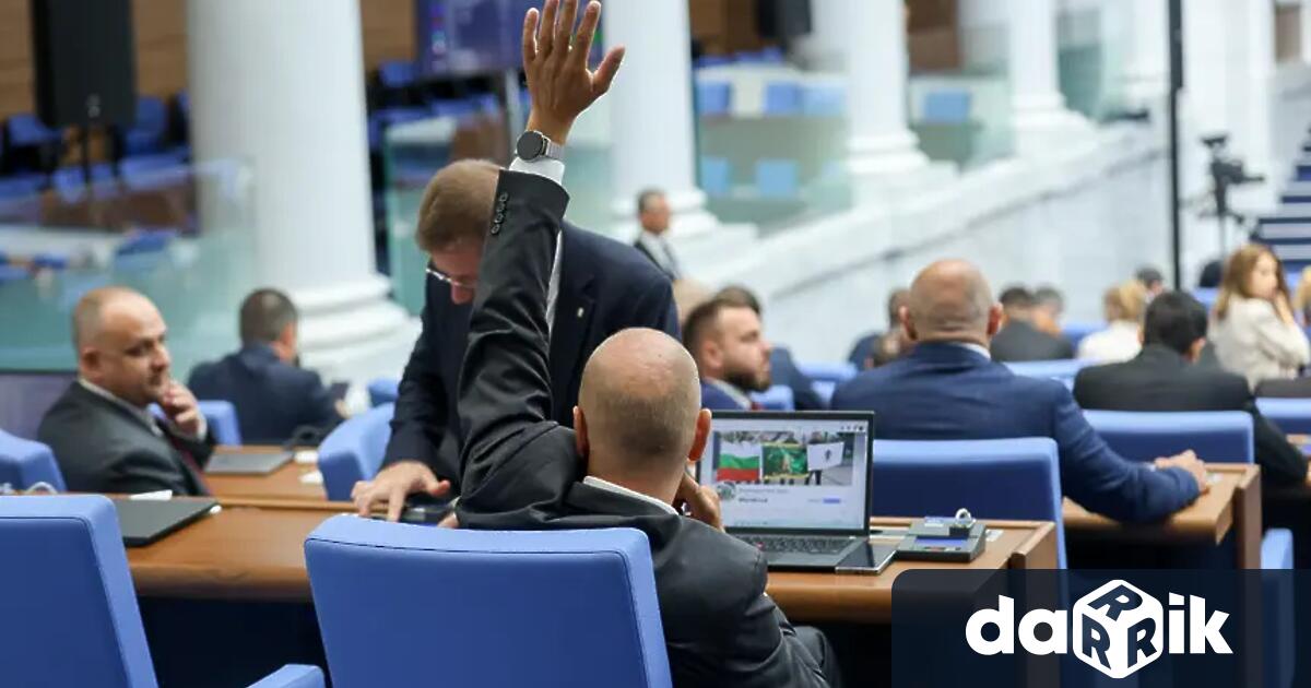 Депутатите приеха на второ четене нови санкции за дискриминация Повишава