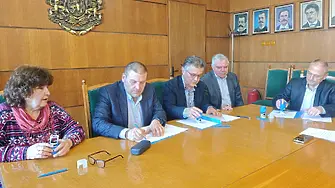 Община Плевен подписа колективен трудов договор с партньорите в системата на образованието