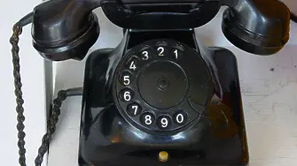 На 7-ми март Алексанрър Бел получава патент за изобретения от него телефон