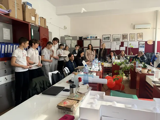 8 март в ОУ „Кочо Честеменски“: ученически жест на благодарност и национално отличие