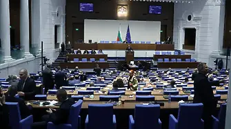 ГЕРБ, ДПС-НН и ИТН рязко свалиха данъка на нотариусите