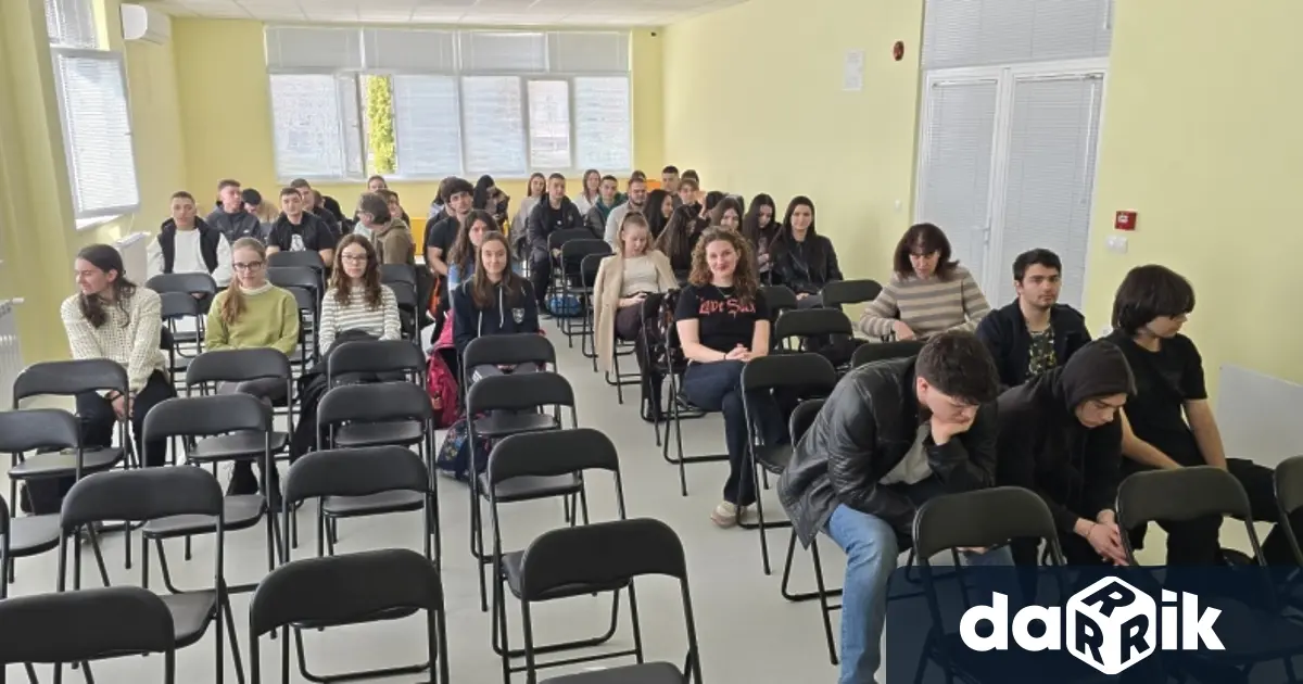 Служители на РЗОК Враца се срещнаха с ученици от ППМГ Акад