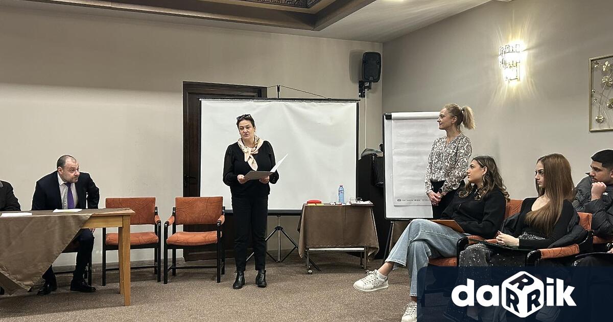Група ученици от ДФСГ Интелект взеха участие в двудневно обучение