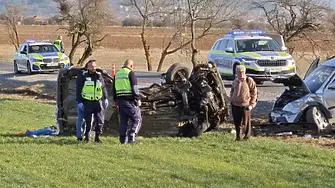 Двама загинаха, а други четирима са тежко ранени при жестока катастрофа край Радомир