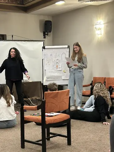 Ученици от ДФСГ „Интелект“ участваха в обучение по проект „Мостове“