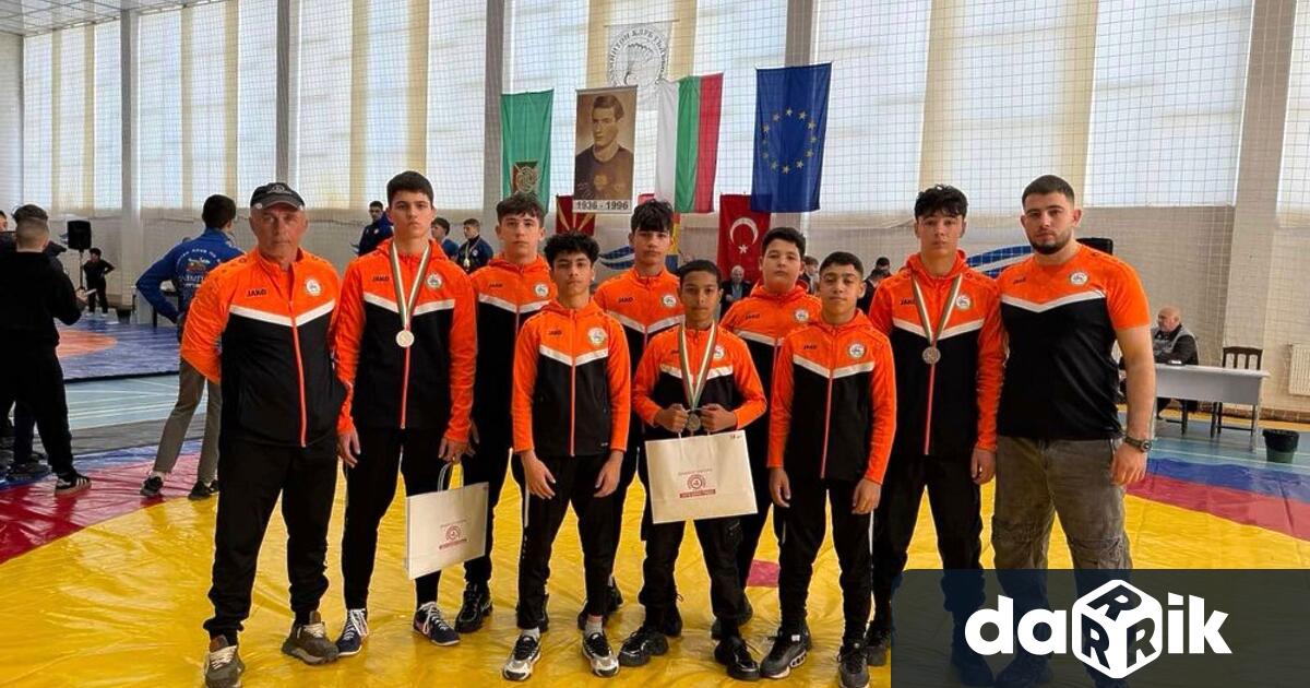 С успех при оспорвани схватки и силна конкуренция завърши Международния
