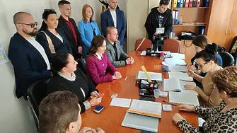 Кандидатите на „Продължаваме Промяната - Демократична България“ се регистрираха в РИК Враца