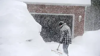 Снежни бури и силни ветрове отмениха около 4000 полета в САЩ