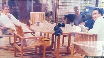 По халати с Епстийн: Изтекоха нови уличаващи снимки на принц Андрю и бивш британски посланик