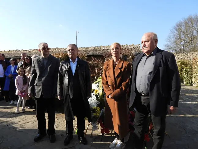 Почетоха д-р Петър Берон с нов паметник в Плиска