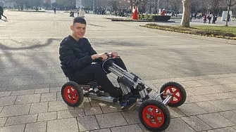 Атрактивен лего автомобил тестват в центъра на Плевен