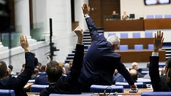 Депутатите приеха удължителния закон за бюджета