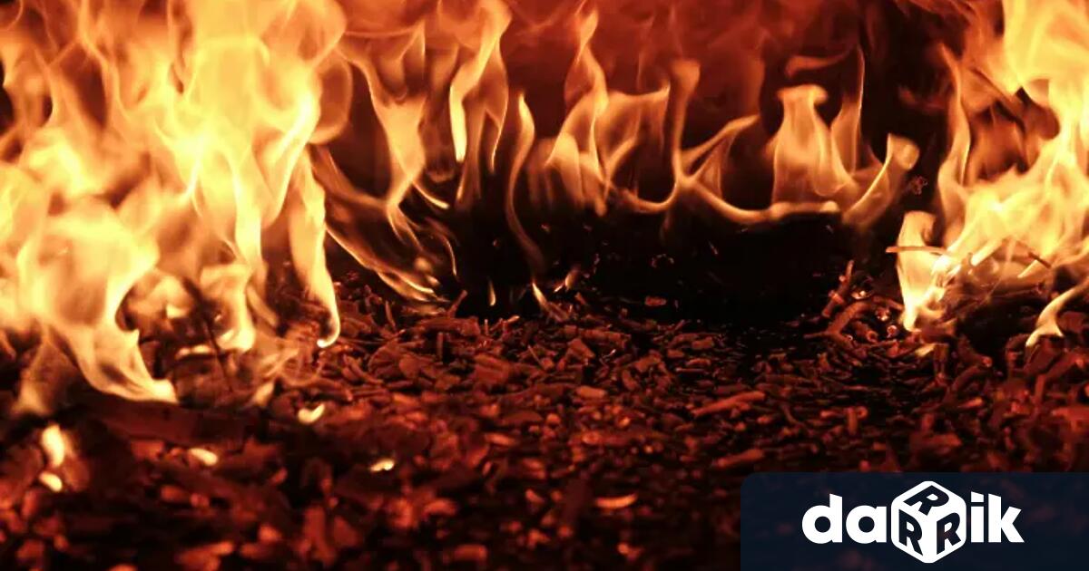 Три коли са изгорели при умишлен палеж в Казанлък Това