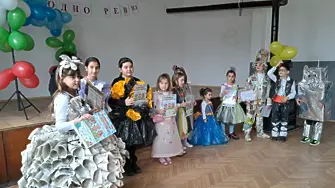 Модно еко шоу с облекла от рециклирани материали представиха децата на с. Коиловци