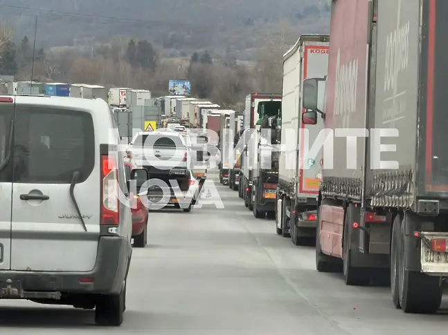 Блокирана е „Тракия“ заради фатална катастрофа (СНИМКИ)