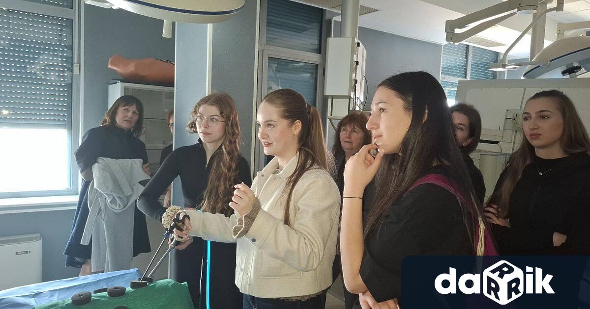 Ученици от Профилираната природо математическа гимназия посетиха Медицински университет – Плевен