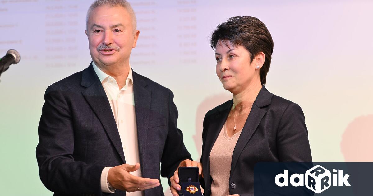 Кметът Златко Живков връчи Почетната значка на Община Монтана на