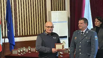 Отличиха началника на ВВВУ за принос към въздушните спортове
