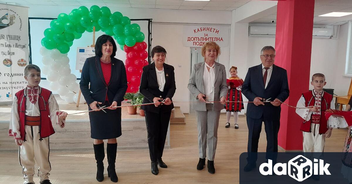 На откриването на първата сензорна стая във Видинското училище Св св