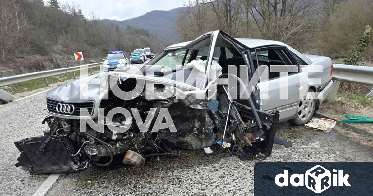 Тежка катастрофа затвори пътя между Ловеч и Троян в района