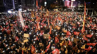 Мащабни протести в Истанбул в подкрепа на Екрем Имамоглу