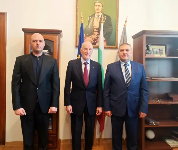 Кметът д-р Валентин Христов посрещна в Плевен Негово Величество Цар Симеон II 