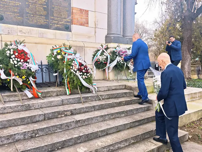 Кметът д-р Валентин Христов посрещна в Плевен Негово Величество Цар Симеон II 