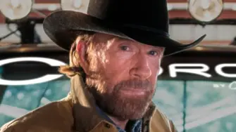 Чък Норис е настанен в болница в Хавай