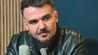 Графа с книга за турнетата си