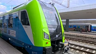 160 км/ч, Wi-Fi и място за 600 пътници: Първият нов влак „Шкода“ пристигна в София (СНИМКИ)