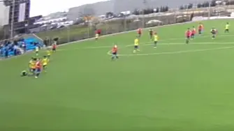 Агресия на юношески мач в Пловдив: Вратар е в тежко състояние след ритник в главата (ВИДЕО) 