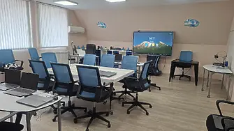 Врачанското училище  "Иванчо Младенов" открива модерен STEM център за иновации и наука на патронния си празник