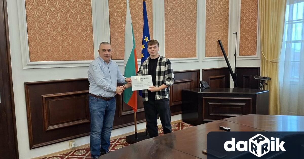 1000 евро като награда получи националният рекордьор Христо Илиев от