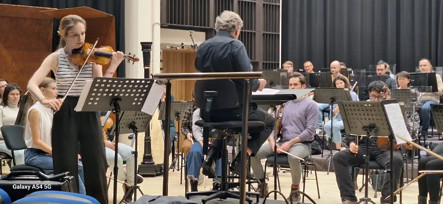 Цигуларката Зорница Иларионова: Винаги съм се опитвала на сцената публиката да ме вижда такава, каквато съм, без маска — там даваш всичко, каквото носиш в себе си в този момент!